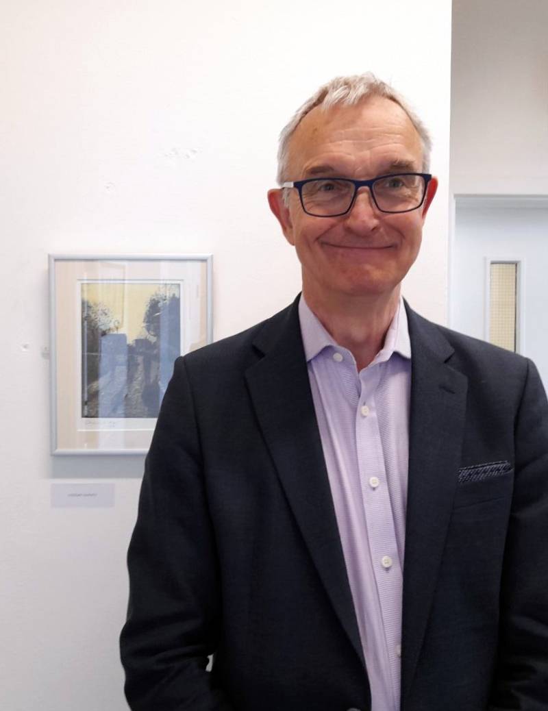 Lindsay Harvey With His Print Of Chiswick Mall 2023 